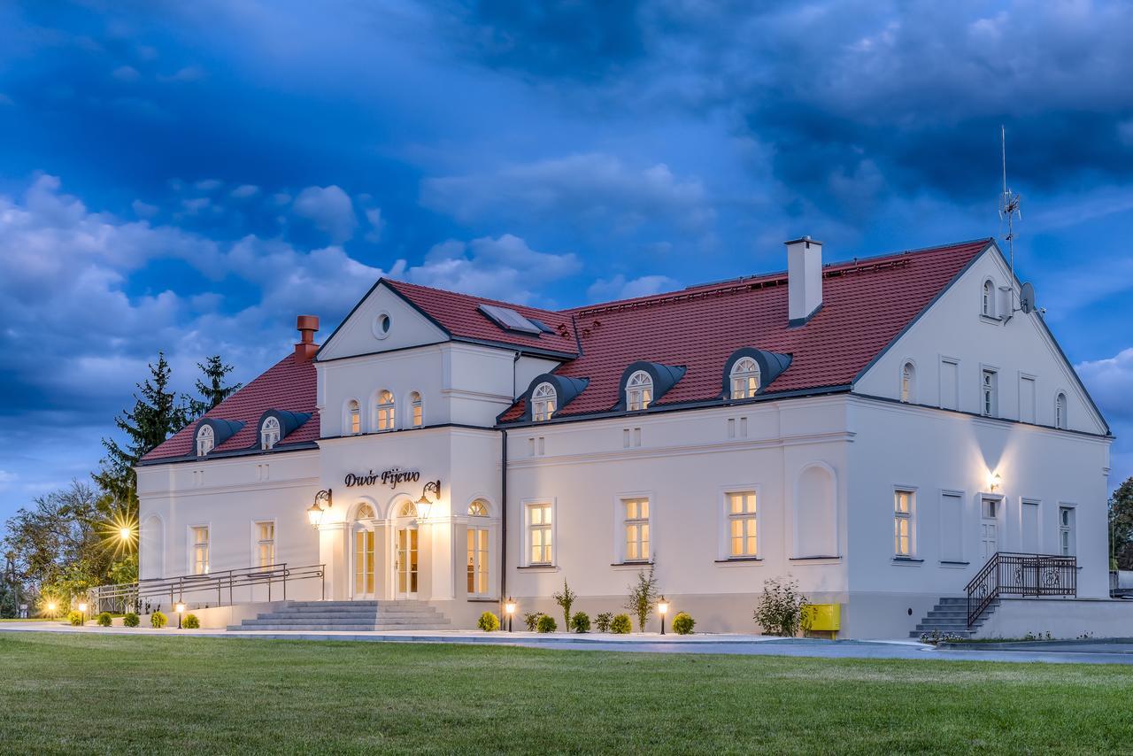 Hotel Dwor Fijewo Голюб-Добжинь Экстерьер фото