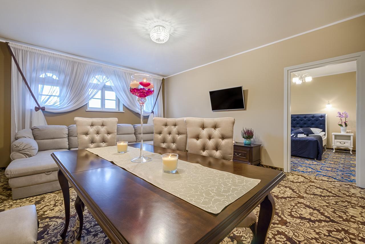 Hotel Dwor Fijewo Голюб-Добжинь Экстерьер фото