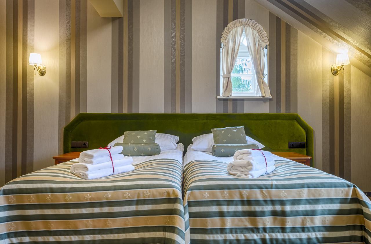 Hotel Dwor Fijewo Голюб-Добжинь Экстерьер фото