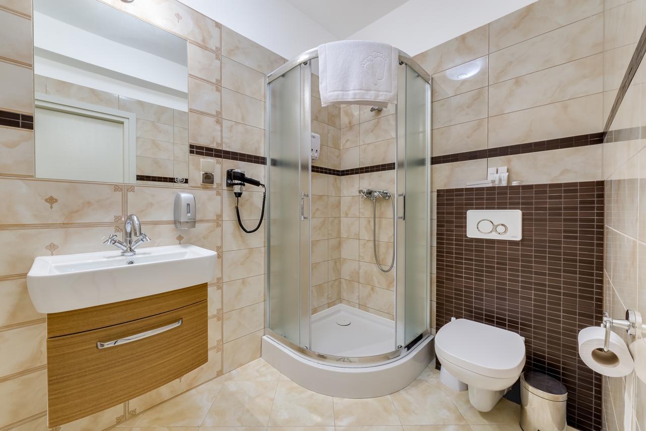 Hotel Dwor Fijewo Голюб-Добжинь Экстерьер фото