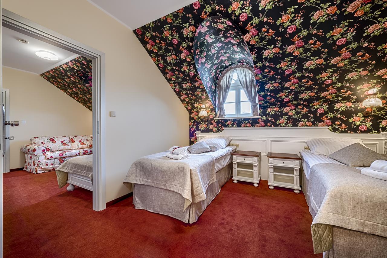 Hotel Dwor Fijewo Голюб-Добжинь Экстерьер фото