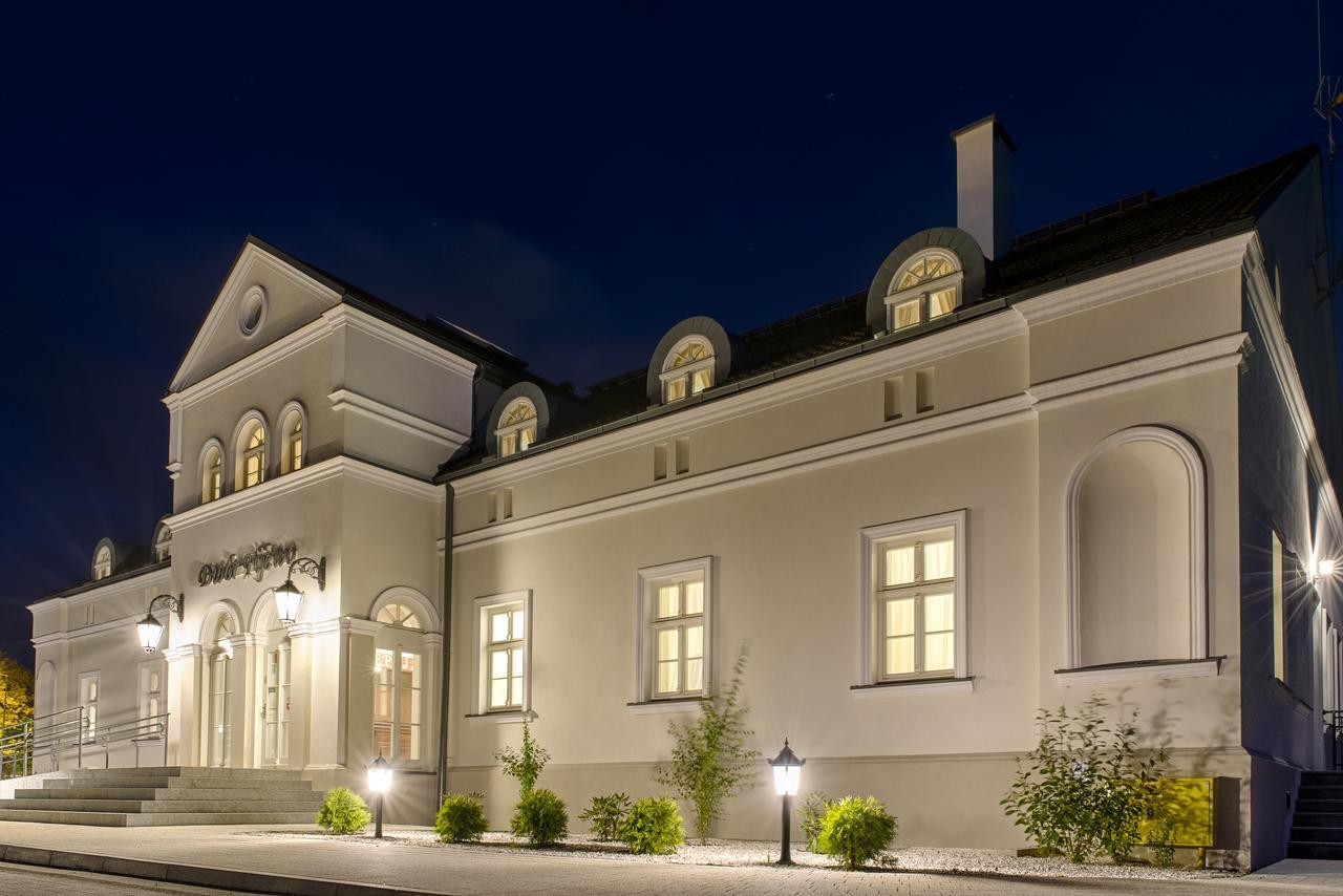 Hotel Dwor Fijewo Голюб-Добжинь Экстерьер фото