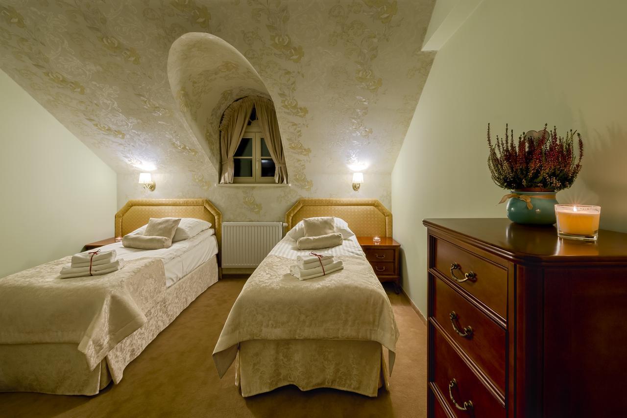 Hotel Dwor Fijewo Голюб-Добжинь Экстерьер фото