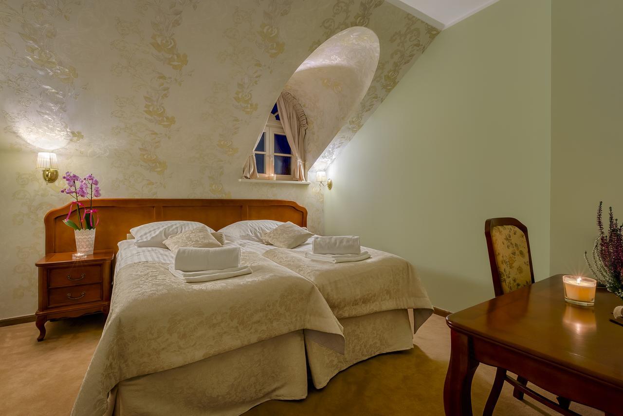 Hotel Dwor Fijewo Голюб-Добжинь Экстерьер фото