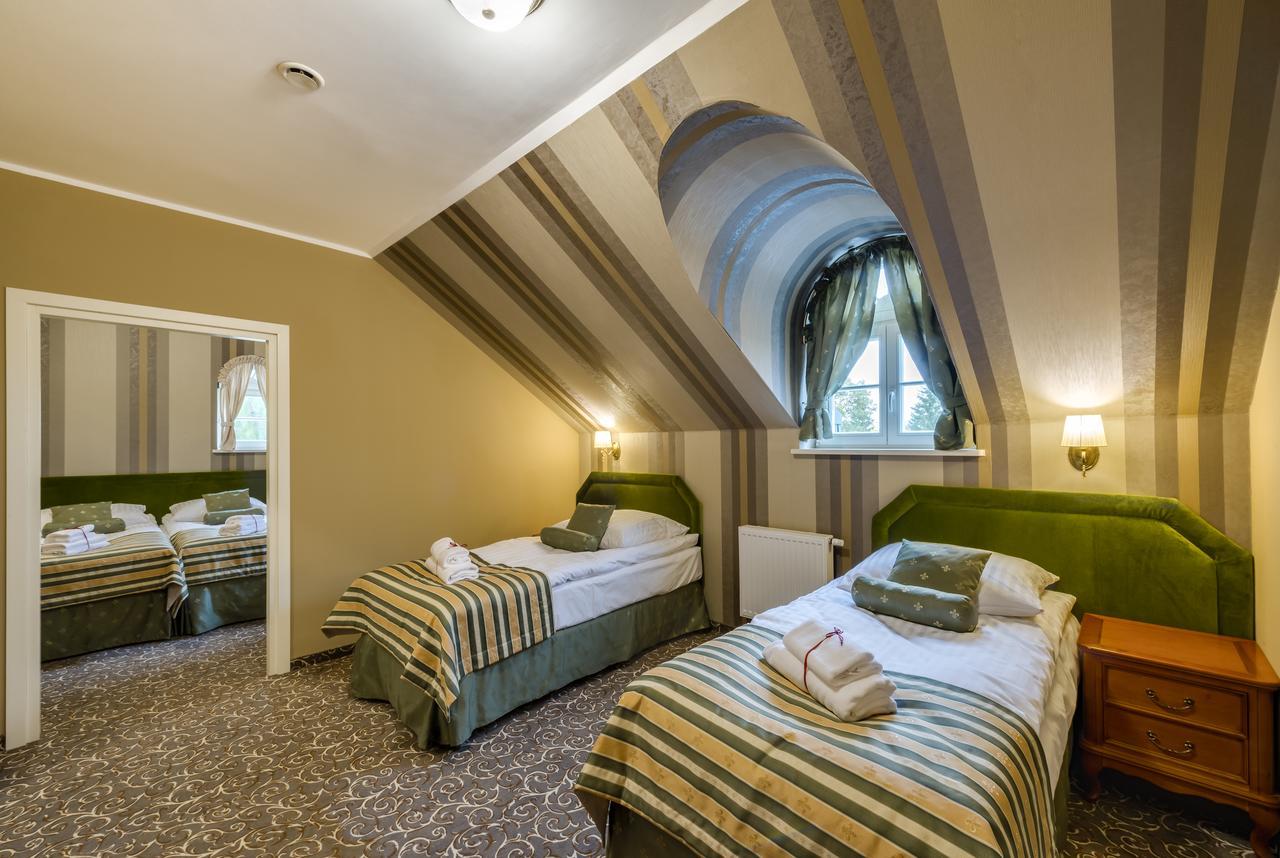 Hotel Dwor Fijewo Голюб-Добжинь Экстерьер фото