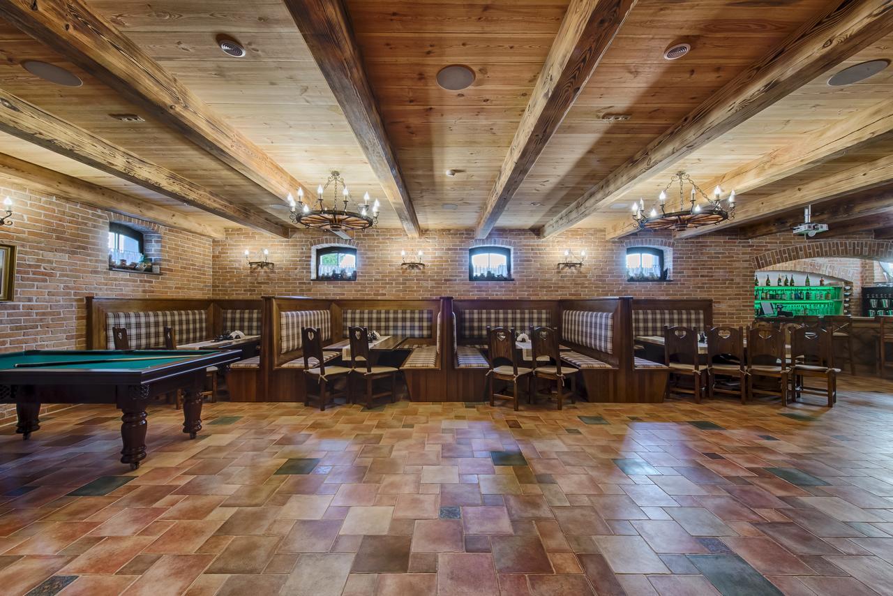 Hotel Dwor Fijewo Голюб-Добжинь Экстерьер фото